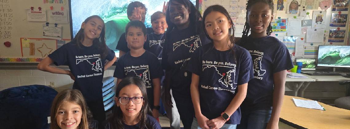 Elementary kids collaborating