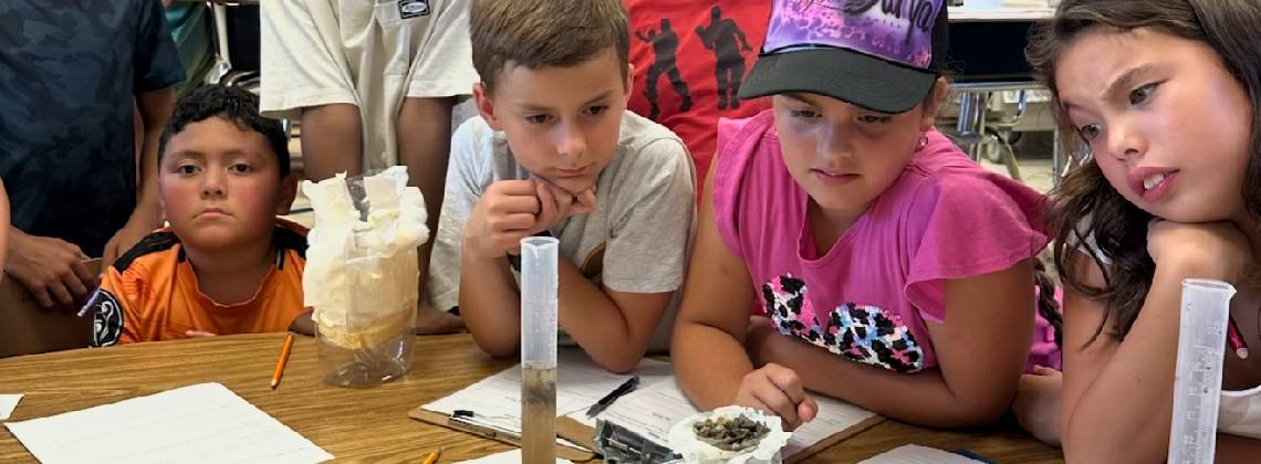 Elementary kids collaborating