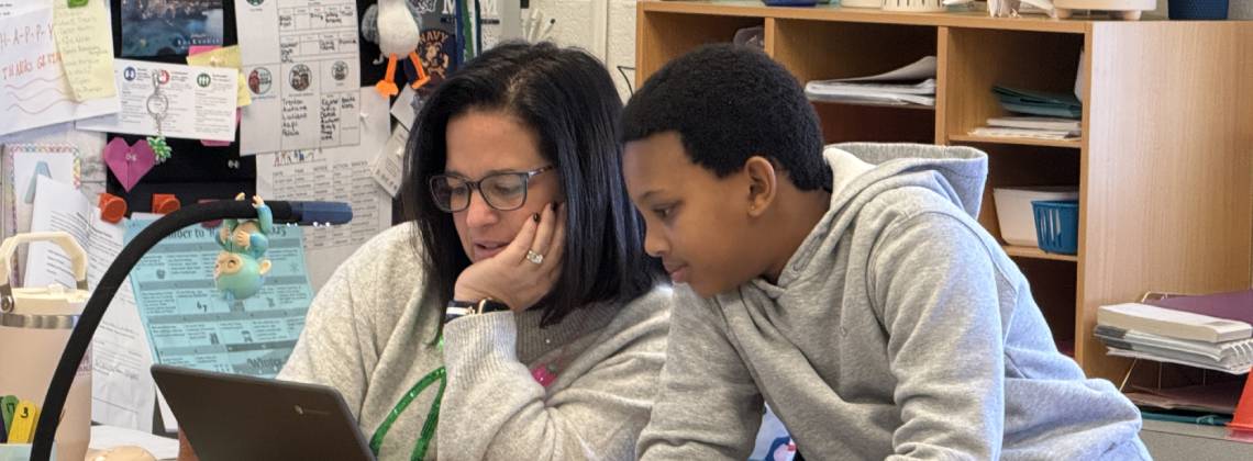 Elementary kids collaborating